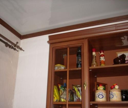 Плинтус потолочный высокий. Потолочные плинтуса в интерьере (41 фото). Выбор материала. Варианты для просторных помещений и стандартных квартир. Цвет в дизайне