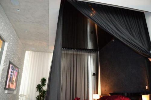 Скрытый карниз для натяжного потолка. Особенности натяжного потолка с нишей 01 Скрытый карниз для натяжного потолка. Особенности натяжного потолка с нишей 01