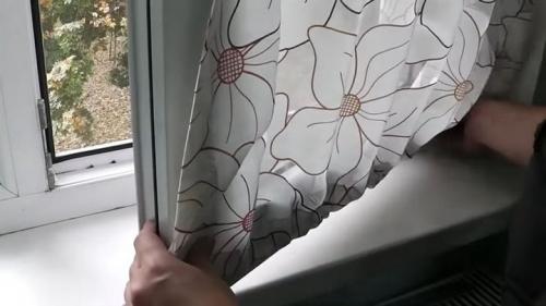 Как прикрепить карниз к потолку без дрели. Долой потолочные карнизы! Посмотрите, как легко повесить занавески, не используя дрель