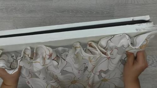 Как прикрепить карниз к потолку без дрели. Долой потолочные карнизы! Посмотрите, как легко повесить занавески, не используя дрель