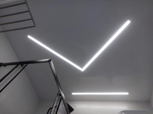 Монтаж натяжного пвх потолка со световой линией. Профили для создания световых линий в натяжном потолке 20 Монтаж натяжного пвх потолка со световой линией. Профили для создания световых линий в натяжном потолке 20