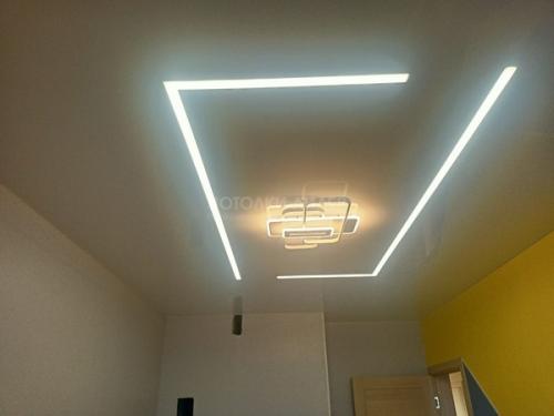 Монтаж натяжного пвх потолка со световой линией. Профили для создания световых линий в натяжном потолке 11 Монтаж натяжного пвх потолка со световой линией. Профили для создания световых линий в натяжном потолке 11