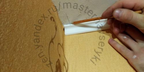 Как клеить потолочный плинтус правильно. Приклеиваем плинтус 11 Как клеить потолочный плинтус правильно. Приклеиваем плинтус 11