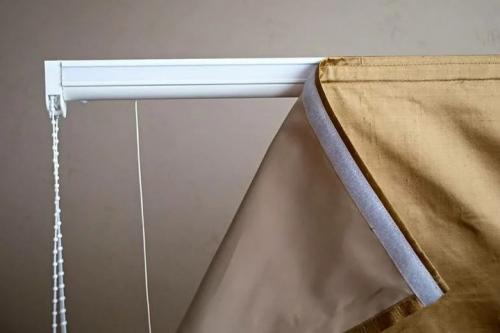 Как прикрепить потолочный карниз без сверления. Долой потолочные карнизы! Посмотрите, как легко повесить занавески, не используя дрель