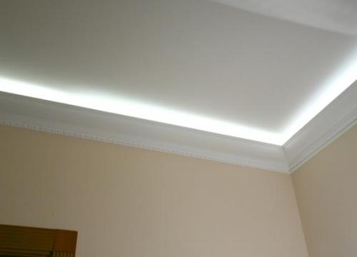 Потолочные плинтуса из полиуретана. Полиуретановые потолочные плинтуса в интерьере