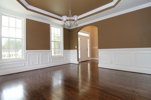 На что клеить потолочный плинтус из пенопласта. Как правильно приклеить потолочный плинтус из пенопласта