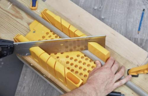 Потолочный плинтус для пвх панелей монтаж своими руками. Особенности конструкции пластиковых профилей 02 Потолочный плинтус для пвх панелей монтаж своими руками. Особенности конструкции пластиковых профилей 02