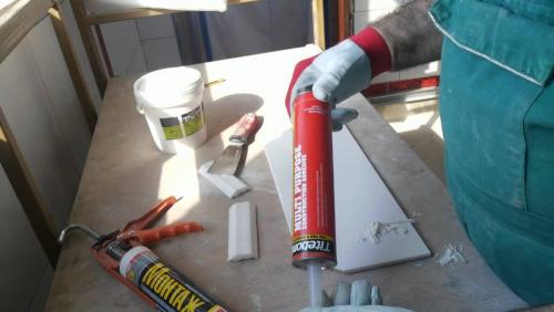 Как правильно клеить потолочный плинтус. Как клеить потолочный плинтус – пошаговая инструкция