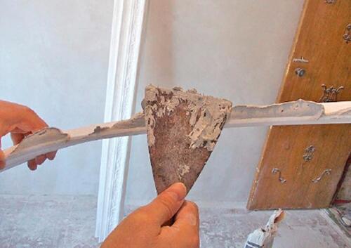 Как правильно клеить потолочный плинтус. Как клеить потолочный плинтус – пошаговая инструкция