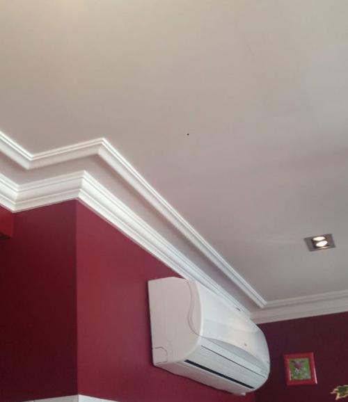 Как клеить галтели на натяжной потолок в углах. Как приклеить галтель если потолок натяжной?