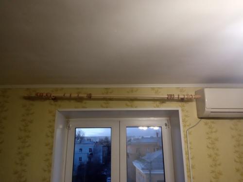 Как укрепить карниз для тяжелых штор. Карниз постоянно отваливается. Проблема решена