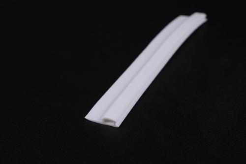 Монтаж плинтуса к натяжному потолку своими руками. Рекомендации по креплению 09 Монтаж плинтуса к натяжному потолку своими руками. Рекомендации по креплению 09