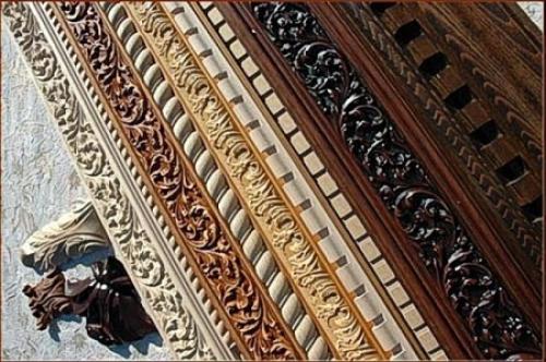 Как крепить молдинг к натяжному потолку. Материалы для изготовления молдинга