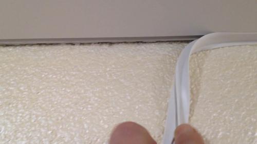 Монтаж плинтуса к натяжному потолку своими руками. Рекомендации по креплению 18 Монтаж плинтуса к натяжному потолку своими руками. Рекомендации по креплению 18