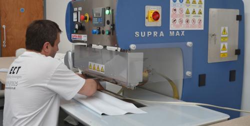 Как отличить тканевый потолок от ПВХ. Чем отличается тканевый потолок от ПВХ?