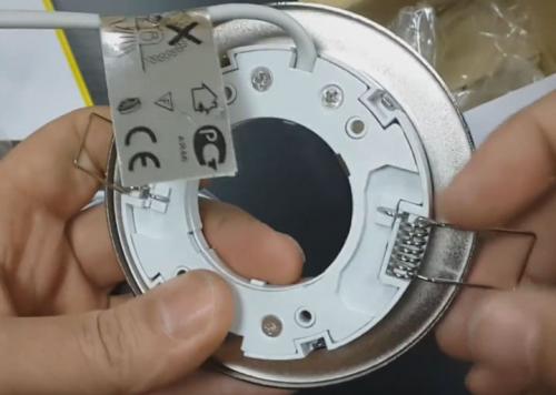 Топ-10 лучших светильников для натяжных потолков в 2022 году. Точечные светильники — все о выборе размера, расчете количества лампочек на комнату и расположении в гостиной, кухне, зале 18