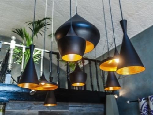 Устанавливаем люстру на натяжном потолке. Особенности выбора люстры для натяжного потолка 04