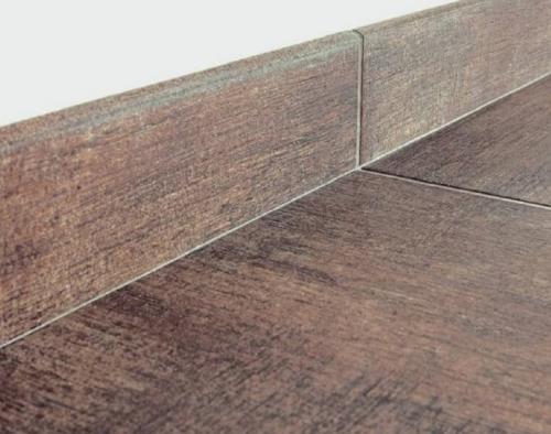 Плинтуса в современном интерьере. Высокий плинтус в интерьере: советы по выбору и 70 фото удачных сочетаний 09 Плинтуса в современном интерьере. Высокий плинтус в интерьере: советы по выбору и 70 фото удачных сочетаний 09