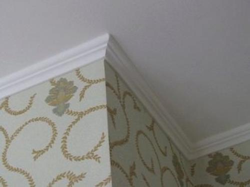 Материалы и инструменты для монтажа потолочного плинтуса. Как резать? 12