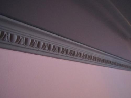 Виды потолочных плинтусов по материалу изготовления. Предназначение декора 14 Виды потолочных плинтусов по материалу изготовления. Предназначение декора 14