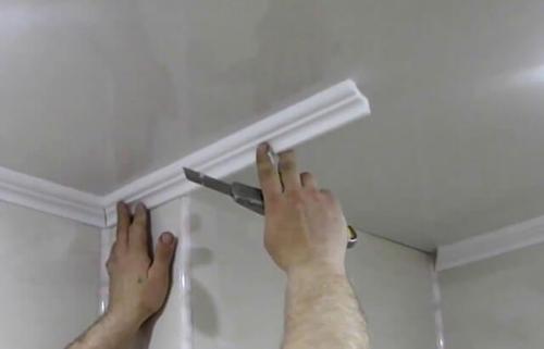 Особенности монтажа потолочных плинтусов. С помощью стусла в домашних условиях 23