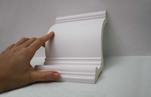 Как клеить потолочный плинтус. Какой клей лучше? 09