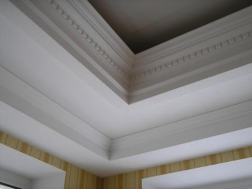 Особенности монтажа потолочных плинтусов. С помощью стусла в домашних условиях 10