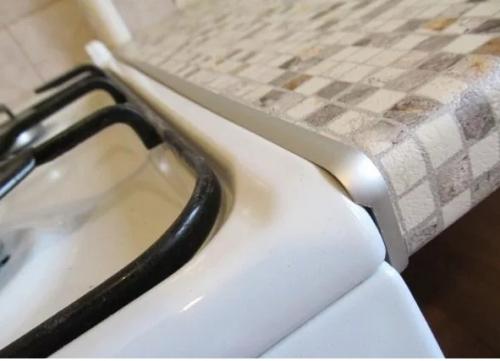 Зазор между плитой и стеной. Чем заделать щель между плитой и столешницей?