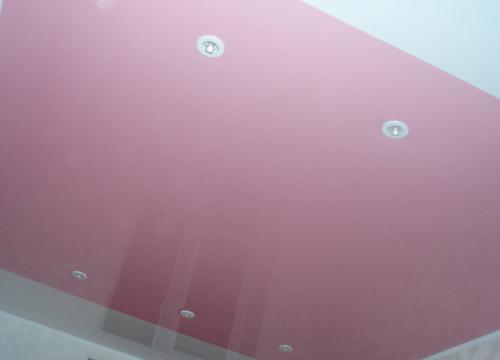 Стыковка натяжного потолка. В чем причина появления сварных швов на полотне?