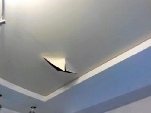 Ремонт натяжных потолков после пореза. Особенности 01