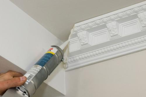 Чем приклеить потолочный плинтус из пенопласта. Какой клей подойдет для пенопластового плинтуса 03 Чем приклеить потолочный плинтус из пенопласта. Какой клей подойдет для пенопластового плинтуса 03