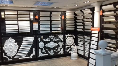 Как приклеить потолочный плинтус из пенопласта. Основные способы монтажа галтелей 07 Как приклеить потолочный плинтус из пенопласта. Основные способы монтажа галтелей 07