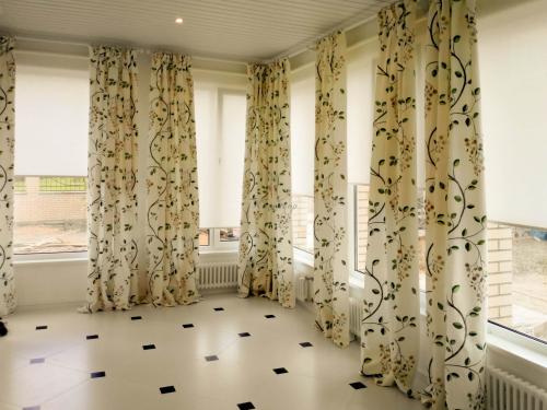 Какие карнизы для штор самые удобные. Какой карниз для штор лучше выбрать: виды карнизов, советы по подбору