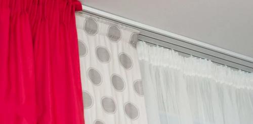 Потолочные карнизы, какие лучше. Особенности выбора и монтажа потолочных карнизов для штор