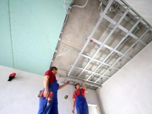 Как сделать подвесной потолок своими руками. Особенности подвесного потолка из пластиковых панелей 11 Как сделать подвесной потолок своими руками. Особенности подвесного потолка из пластиковых панелей 11