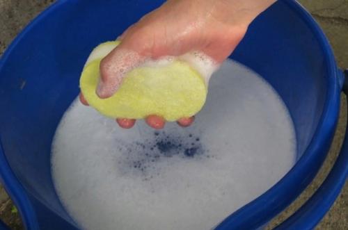 Разойдется ли дырка в натяжном потолке. Особенности повреждений