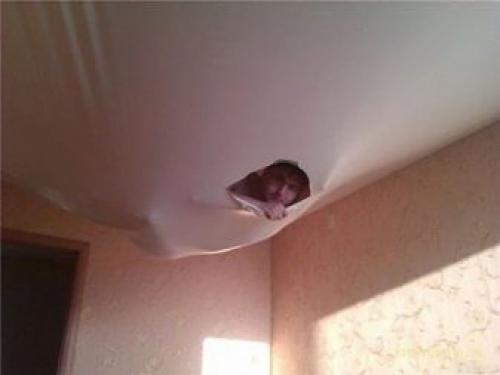 Как заделать дырку от люстры в натяжном потолке. Особенности повреждений