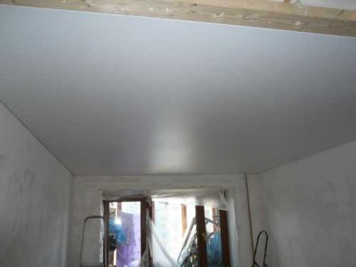 Натяжные потолки со швом 06