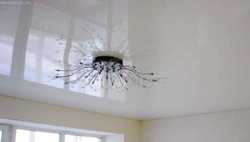 Недорогой натяжной потолок. Сравнение разных потолочных покрытий