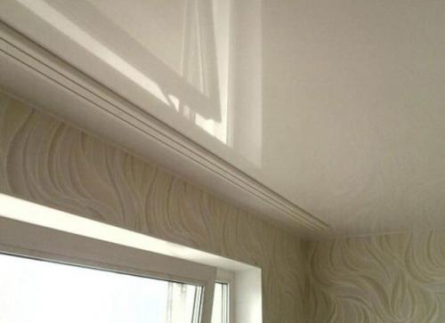 Монтаж потолочного багета для штор на натяжной потолок. Виды установки 06