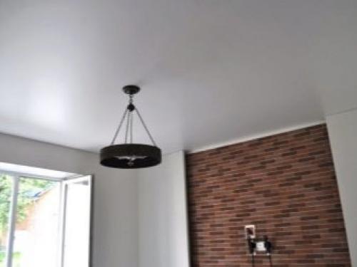 Преимущества и недостатки матового натяжного потолка. Глянцевые натяжные потолки 08