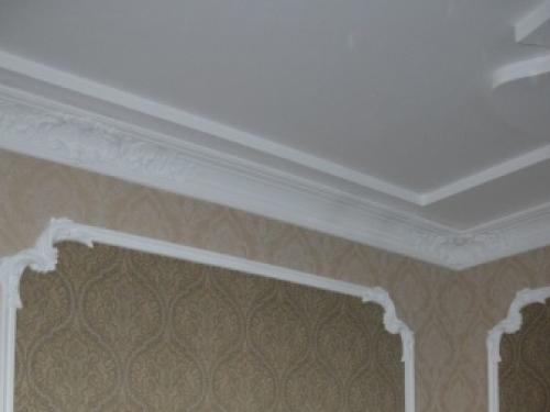 Потолочные плинтуса из полиуретана своими руками. Плинтус потолочный полиуретановый 10