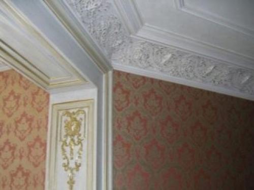 Как прикрепить потолочный плинтус к натяжному потолку. Особенности установки плинтуса к натяжному потолку 08