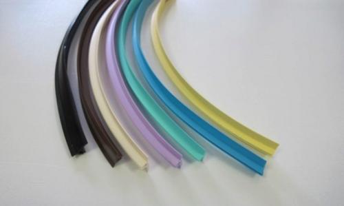 Как прикрепить потолочный плинтус к натяжному потолку. Особенности установки плинтуса к натяжному потолку 12