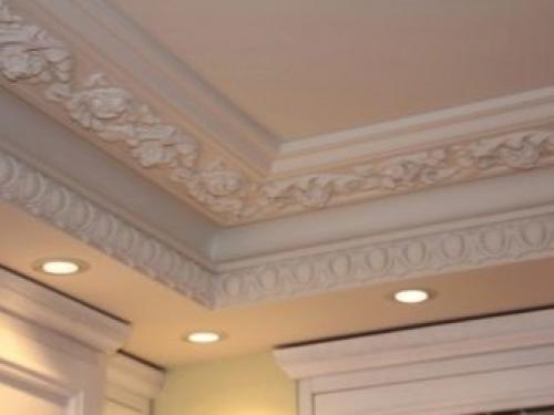 Как прикрепить потолочный плинтус к натяжному потолку. Особенности установки плинтуса к натяжному потолку 07