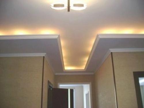 Как вставить резиновый плинтус в натяжной потолок. Виды плинтусов 13 Как вставить резиновый плинтус в натяжной потолок. Виды плинтусов 13