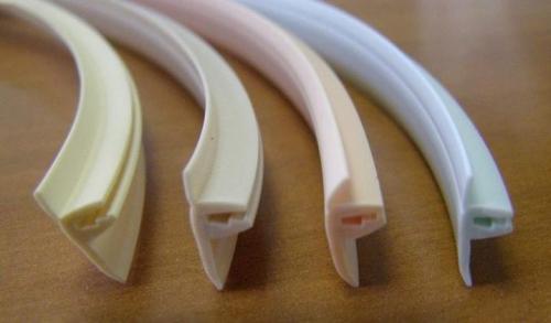 Как крепить потолочный плинтус к натяжному потолку. Выбор багет для отделки натяжных потолков 08 Как крепить потолочный плинтус к натяжному потолку. Выбор багет для отделки натяжных потолков 08