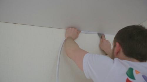 Стык потолка со стеной. Что делать, если стыки потолка со стенами неровные