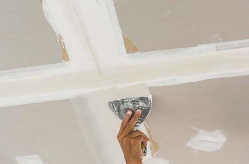 Чем закрыть стык потолка и стены. Как сделать сопряжение стен и потолка? Маленькие хитрости 10 Чем закрыть стык потолка и стены. Как сделать сопряжение стен и потолка? Маленькие хитрости 10