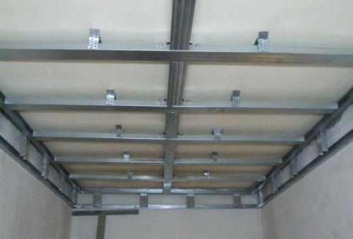 Низкий кривой потолок. Как сделать кривые потолки идеально ровными